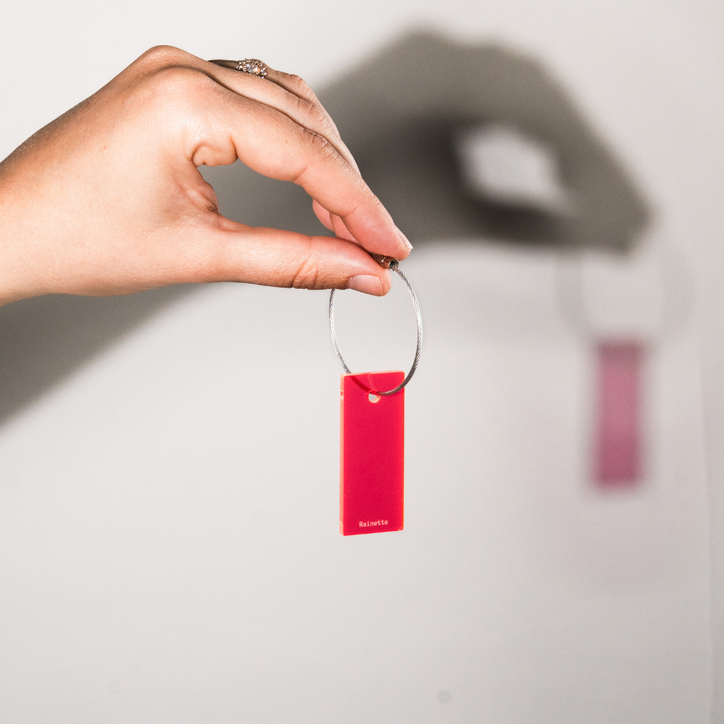 Charms en plexi fluo Rainette, formes cœur et rond